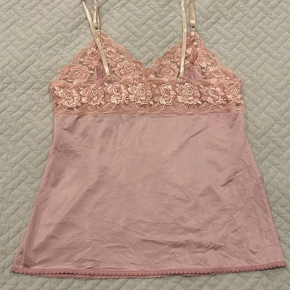 VTG Parisian lingerie. Sexy pink camisole with intricate lace trim. Small. - Picture 3 of 5